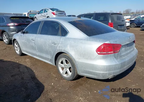 2013 Volkswagen Passat 2.5L Se z USA, uszkodzony, nr VIN 1VWBH7A32DC084892
